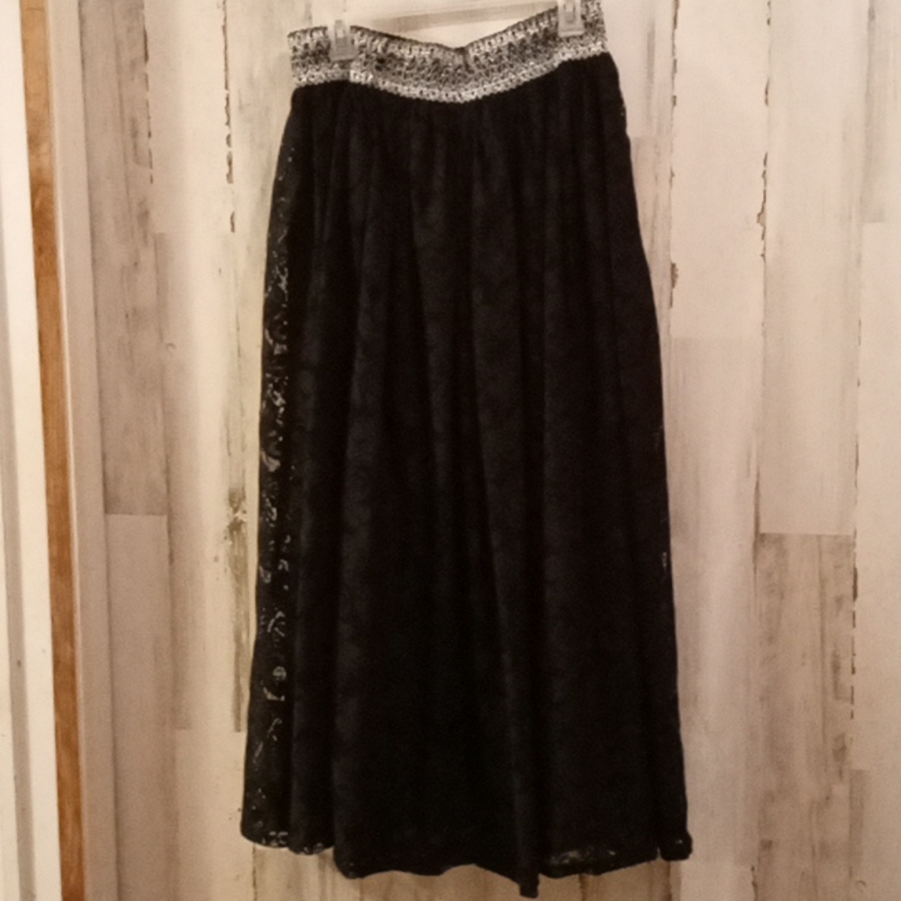 🎉HP🎉 Layered Lace Skirt
